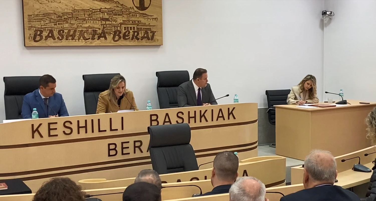 merr-zyrtarisht-detyren,-betohet-kryetari-i-ri-i-bashkise-berat,-ervin-ceca
