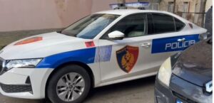 e-moshuara-u-gjet-pajete-ne-banese/-flasin-fqinjet:-u-shqetesuam-se-nuk-e-kishim-pare.-jetonte-vetem,-djalin-e-kishte-ne-burg