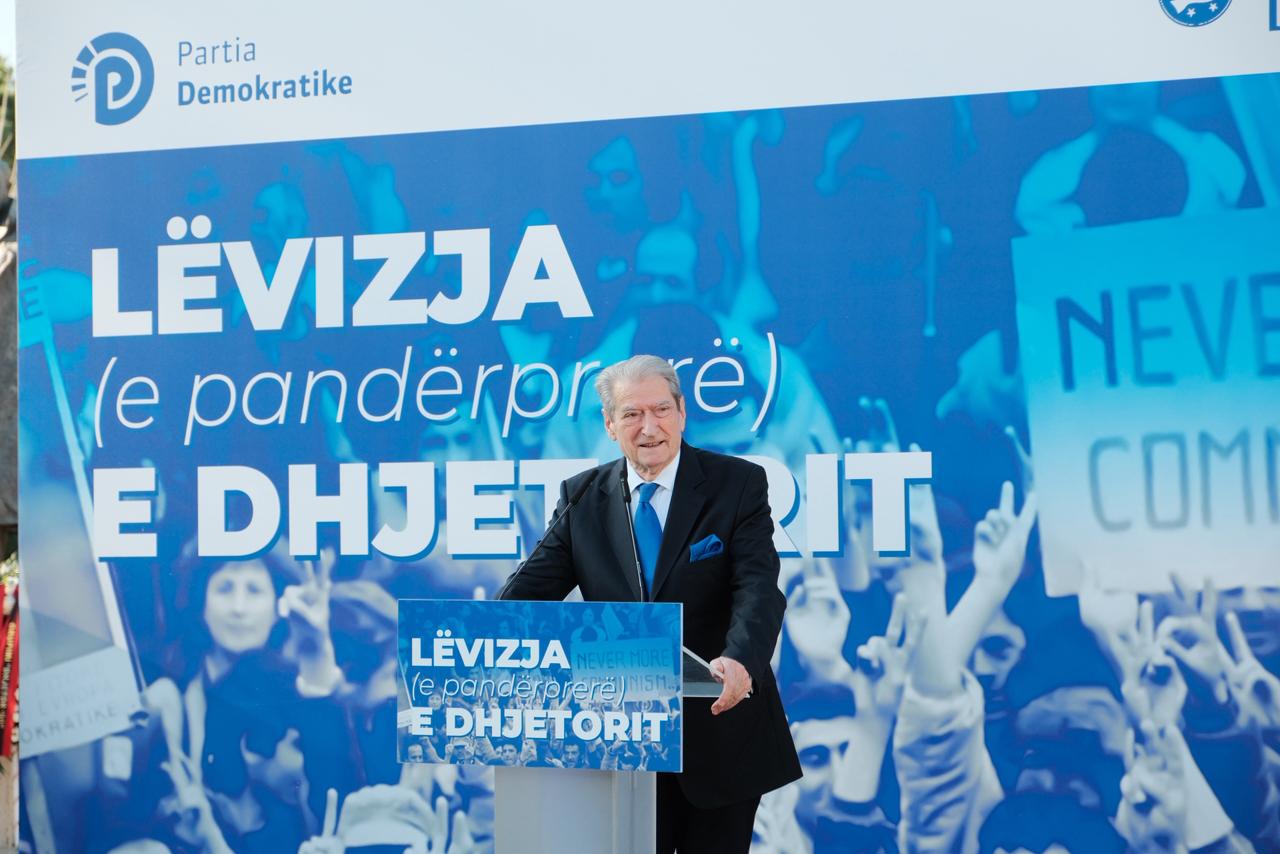 8-dhjetori/-berisha:-sot-perseri-shpresa-e-vetme-per-te-permbysur-regjimin-e-ramaduros-eshte-rinia-shqiptare,-eshte-gjenerata-z-e-saj.-nderim-per-jete-per-azem-hajdarin-dhe-‘dhjetoristet’