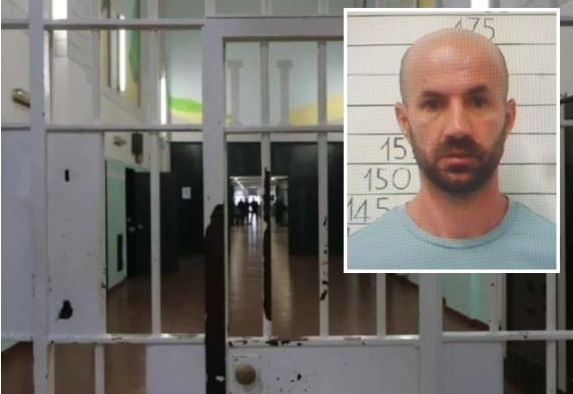 preu-hekurin-e-qelise,-zbriti-me-carcaf-nga-10-m-lartesi-dhe-kaloi-murin…-si-u-arratis-taulant-toma-nga-burgu-italian