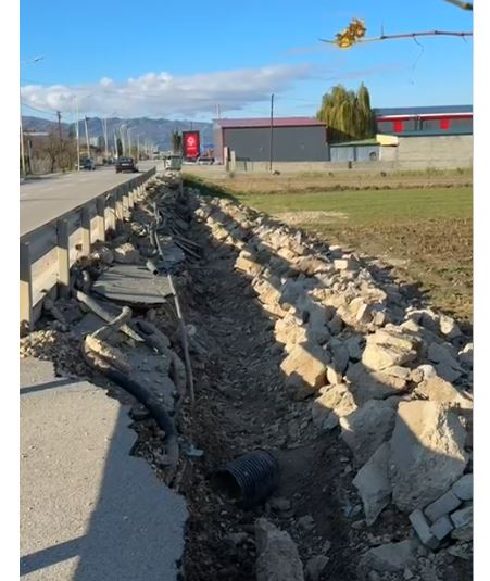 u-inaugurua-ne-shtator/-shembje-masive-e-rruges-ne-aksin-pogradec-qafe-plloce