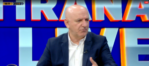 kujtohet-levizja-studentore/-bejko:-u-rrezua-busti-enver-hoxhes,-por-jo-miti-i-berishes.-pd-e-marre-peng!