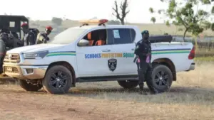 qeveria-nigeriane-shpeton-100-nxenes-te-rrembyer-nga-nje-shkolle-katolike