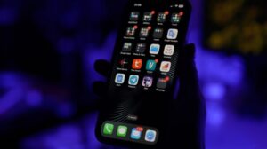 apple-mbyll-nje-dobesi-sigurie-ne-iphone-shfrytezuar-per-sulme-nga-spyueri-i-paragon