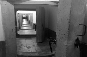 “ne-informacionin-teper-sekret-derguar-shokut-enver-hoxha-nga-armiku-kadri-hazbiu,-per-vend-komanden-e-keshillit-te-mbrojtjes,-ka-mashtrime,-pasi…”zbulohet-dokumenti-i-sigurimit