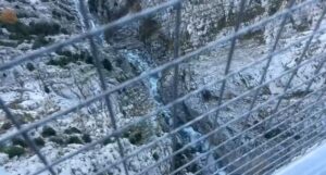 video/-u-hodh-nga-ura-ne-klos,-gjendet-trupi-i-pa-jete-i-nipit-te-nehat-kulles,-policia-jep-detajet