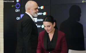 “deklaratat,-presion-ndaj-gjyqesorit”,-rama-i-pergjigjet-shoqates-se-gjyqtareve-per-‘ballukun’:-gaboni-nese-mendoni-se-do-te-mbyll-gojen!-ju-kendojne-librin-e-shtepise…