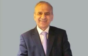 duke-shfletuar-librin-me-tre-kohe-te-eden-babanit!