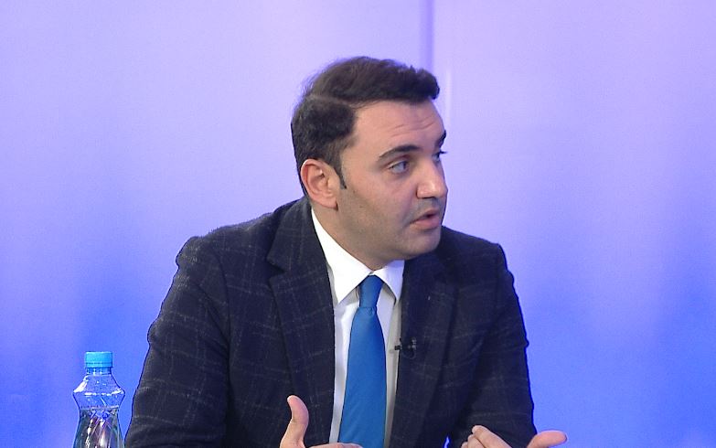 “askush-s’ka-dale-nga-radhet-e-pd”,-kellici:-salianji-ne-‘foltoren’-e-revoltes-para-kryeministrise?-s’perben-lajm!