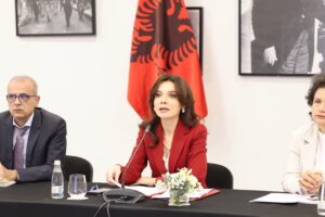 video/-“komunikim-per-vlerat-qe-shqiperia-sjell-ne-familjen-europiane”,-spiropali-takim-online-me-ambasadoret-shqiptare