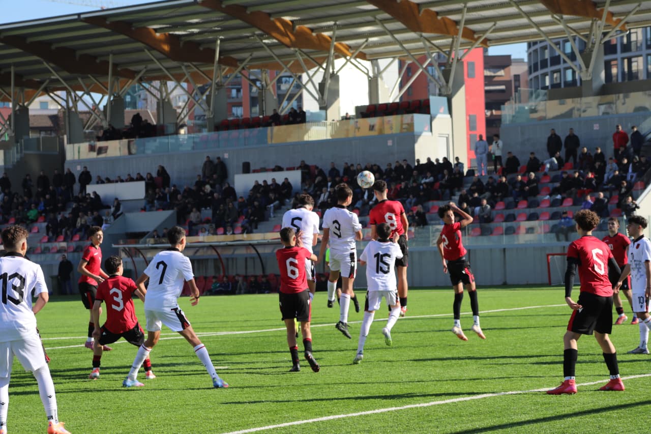 dita-e-dyte-e-seleksionimeve/-ne-testim-rreth-150-futbolliste-te-vitlindjes-2009,-osmani:-te-kenaqur-me-prurjet-dhe-pjesemarrjen