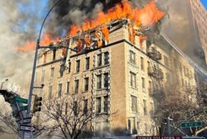 zjarri-perfshin-nje-ndertese-ne-manhattan,-raportohet-per-te-lenduar