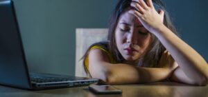 okb-paralajmeron-se-7-ne-10-gra,-mbrojtese-te-te-drejtave-te-njeriut,-aktiviste-dhe-gazetare,-perballen-me-dhune-ne-internet