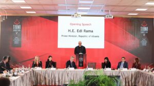 “shtylle-stabiliteti!”/-rama-takim-me-sipermarres-dhe-eksperte-nderkombetare:-s’jemi-me-nje-cep-i-larget,-por-vend-qe-reformat-i-ka-praktike