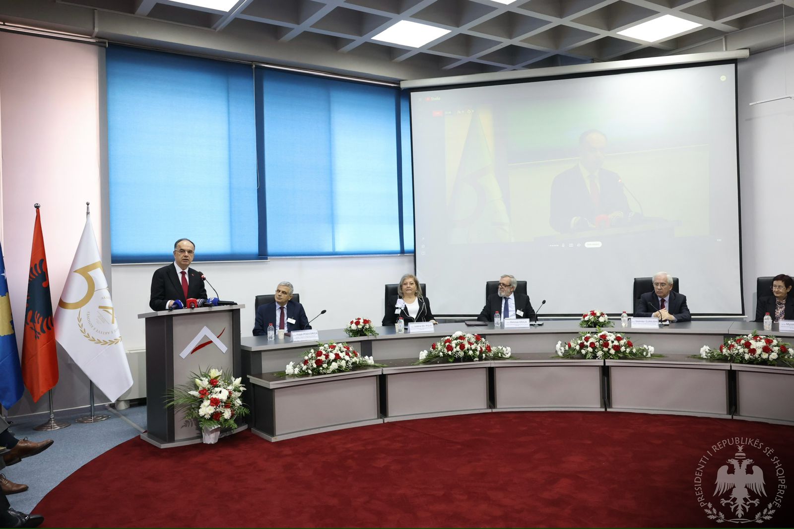 presidenti-begaj-pjese-e-50-vjetorit-te-themelimit-te-akademise-se-shkencave-dhe-arteve-te-kosoves:-institucioni-qe-lindi-ne-kushte-te-veshtira,-por-u-ngrit-lart