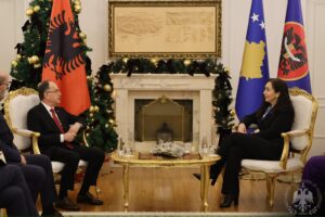 presidenti-begaj-ne-ceremonine-e-50-vjetorit-te-akademise-se-shkencave-dhe-arteve-te-kosoves,-pritet-nga-vjosa-osmani