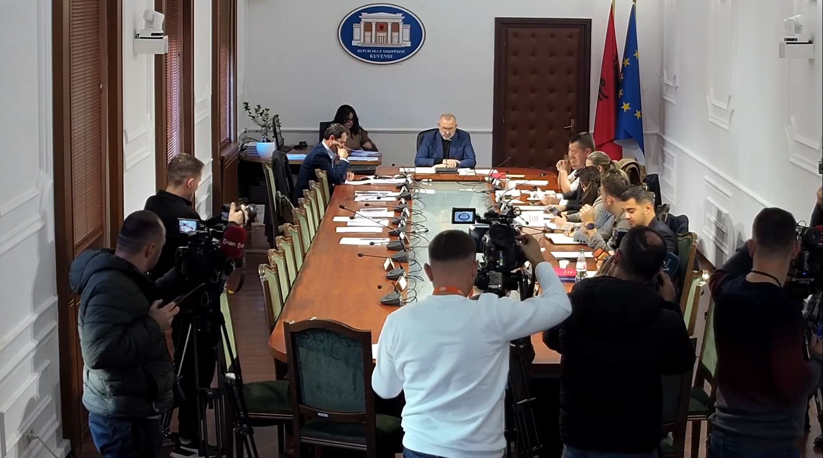 plotesimi-i-kushtetueses/-kuvendi-shpall-vendin-bosh-te-elsa-toskes,-hapen-aplikimet-per-gjyqtarin-e-ri