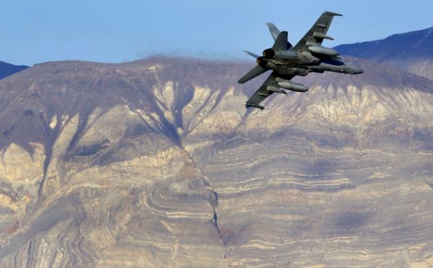 shtohen-tensionet,-dy-avione-luftarake-amerikane-fluturoje-mbi-venezuele