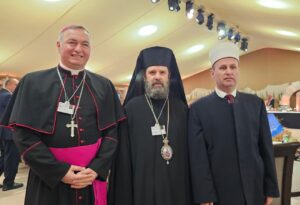 samiti-i-aqabes,-kryepiskopi-i-shqiperise-joani-viziton-vendet-e-shenjta-ne-jordani