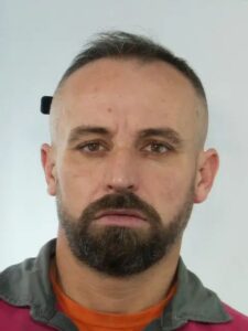 emri/-u-arrestua-per-marredhenie-seksuale-dhe-pornografi-me-te-mitur,-autoritet-greke-publikojne-foton-e-shqiptarit