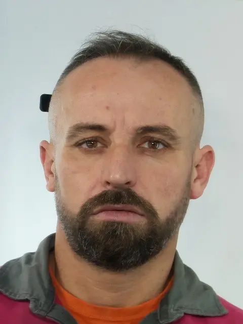 emri/-u-arrestua-per-marredhenie-seksuale-dhe-pornografi-me-te-mitur,-autoritet-greke-publikojne-foton-e-shqiptarit