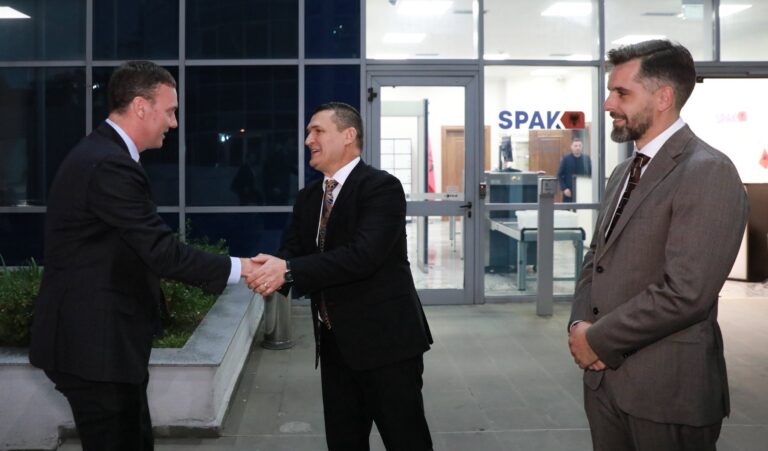 zyrtari-i-larte-amerikan-vizite-ne-spak,-mesazhi-pas-takimit-me-altin-dumanin:-perballja-me-krimin-nderkombetar-kerkon-nje-angazhim-te-perbashket