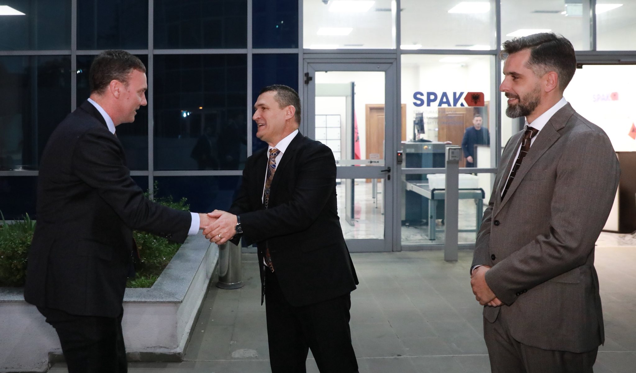 zyrtari-i-larte-amerikan-vizite-ne-spak,-mesazhi-pas-takimit-me-altin-dumanin:-perballja-me-krimin-nderkombetar-kerkon-nje-angazhim-te-perbashket