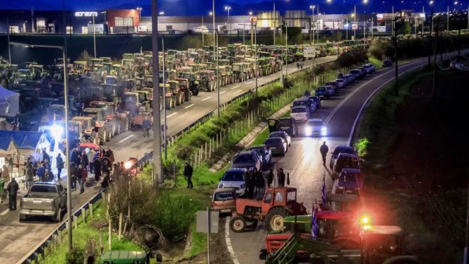 bllokuan-akset-kryesore-dhe-portin-volos,-ministri-grek-ftese-per-dialog-fermereve:-qeveria-qendron-prane-jush,-jeni-prioriteti-yne