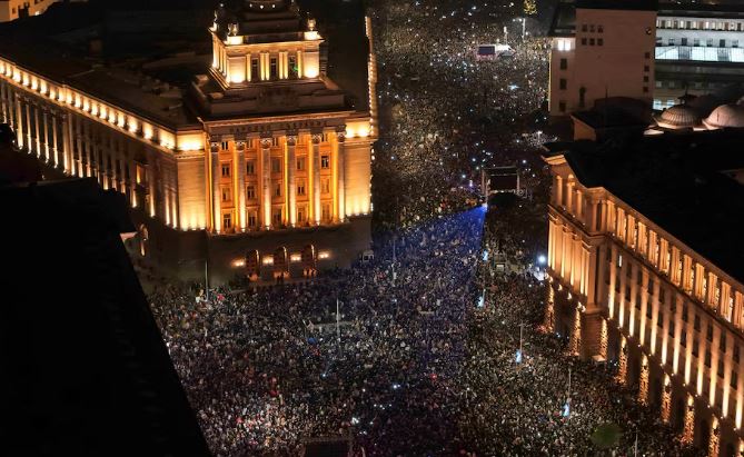 protesta-masive-ne-bullgari,-kerkohet-doreheqja-e-qeverise