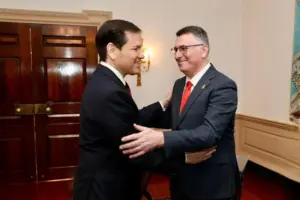 izraeli-kembengul-ne-carmatosjen-e-hamasit-dhe-demilitarizimin-e-enklaves