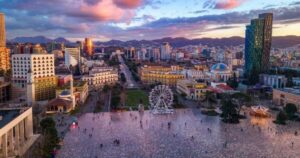 “metro”:-britaniket-zgjedhin-tiranen-per-pushime-ne-qytet