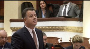 demokrati-debat-me-ballen/-“‘injorant’,-e-ka-fjalori-i-gjuhes-shqipe”-peleshi-i-kthehet-nokes:-edhe-etiken-e-ka!