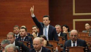 rama-i-delegon-interpelancen-kociut,-shehaj-refuzon-dhe-ben-ironi-me-mazhorancen:-po-ju-poshterojne-ambasadoret,-kane-frike-se-mos-“rrembeni”-kreun-e-spak