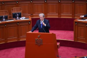 berisha:-ju-po-shkelmoni-vendimin-e-komisionit-te-ligjeve-per-te-grabitur-avokatin-e-popullit!-lepuri-i-surrelit-nuk-merr-asnje-firme