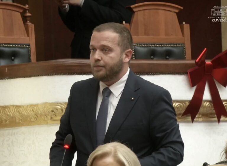 “per-ju-konsensus-eshte-imponimi-dhe-pazari”,-bido:-opozita,-keq-ne-histori,-tmerr-ne-matematike,-skandal-ne-qeveri-dhe-beter-ne-opozite