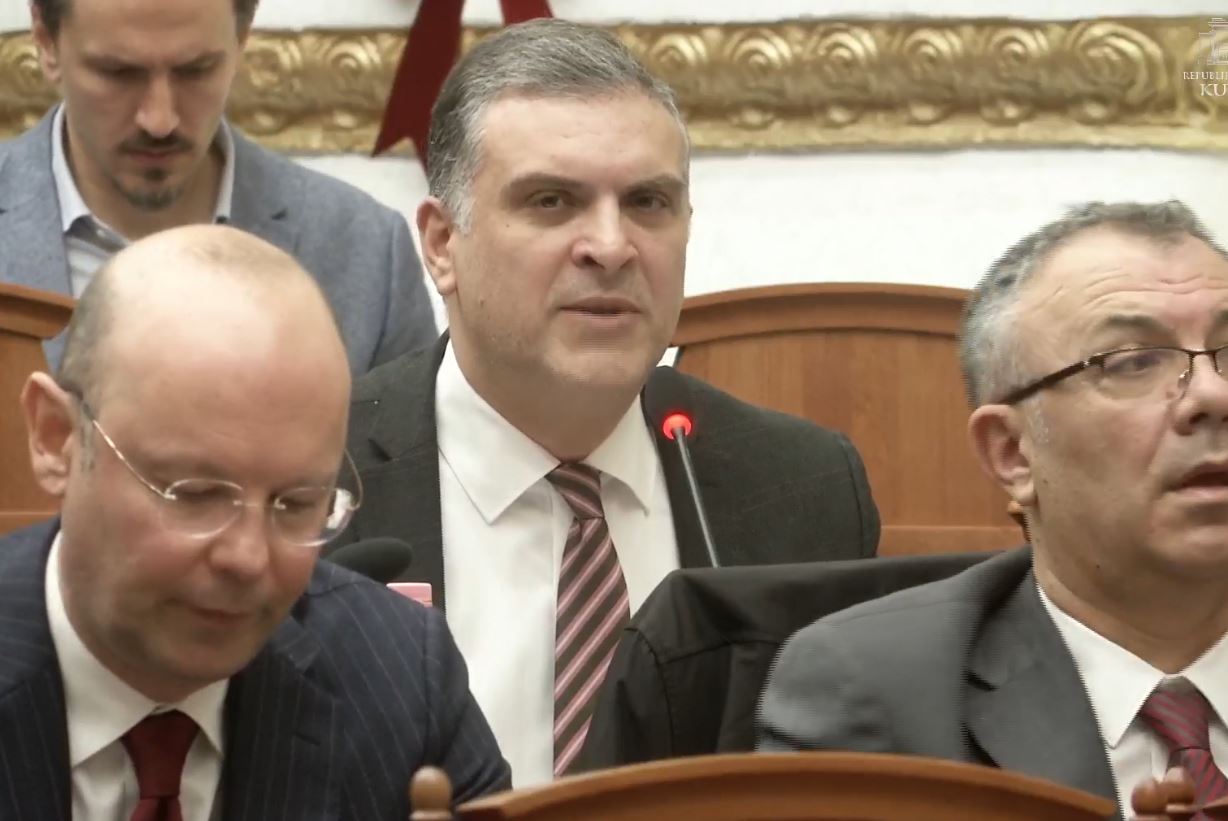 “po-kapni-te-gjitha-pushtetet,-per-te-shkaterruar-shtetin!”,-blushi:-me-avokatin-e-popullit-po-zbatoni-agjenden-e-soros!