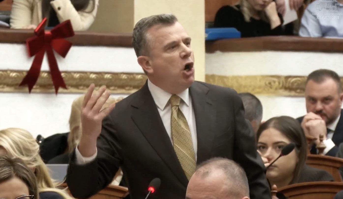 “pusho!”,-balla-shperthen-kunder-shehajt:-kujdes,-mbaje-mire-me-lulin-se-po-tregoi-se-si-i-sillje-cantat,-ike!