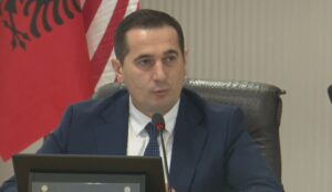 video/-ne-gare-per-kreun-e-spak,-klodian-braho:-kam-hetuar-zyrtare-te-larte-dhe-persona-me-ndikim-ne-jeten-publike!