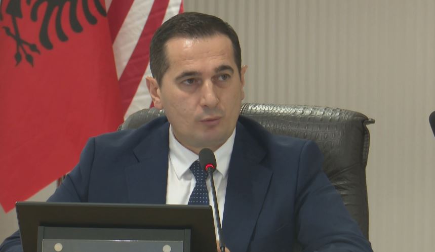 video/-ne-gare-per-kreun-e-spak,-klodian-braho:-kam-hetuar-zyrtare-te-larte-dhe-persona-me-ndikim-ne-jeten-publike!