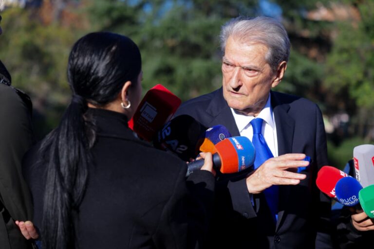 berisha:-mazhoranca-po-rremben-institucionin-e-avokatit-te-popullit,-qe-vazhdimisht-i-perkiste-opozites