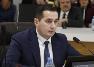 klodian-braho,-kreu-i-ri-i-spak/-mori-7-vota-nga-11-anetare-te-klp