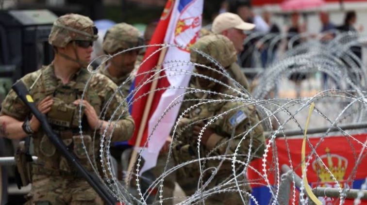 kreu-i-kfor-vizite-ne-serbi:-komunikimet-me-ushtrine-serbe,-te-rendesishme-per-te-shmangur-tensionet