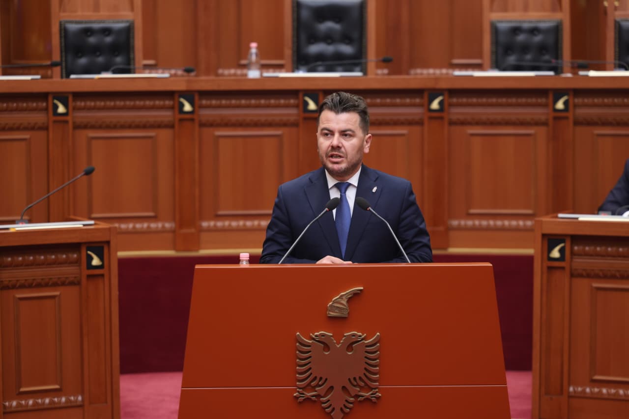 “e-pane-‘sherrin’-e-koncesioneve,-u-caktuan-ne-zyren-e-ministres”/-kapri:-vetem-afera-korruptive.-porti-i-vlores-nuk-do-te-nise-pune