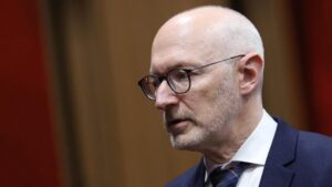 zgjedhjet-ne-kosove/-ambasadori-francez:-moscertifikimi-i-listes-serbe,-vendim-zhgenjyes