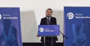 “s’mund-te-rrime-7-muaj-pas-zgjedhjeve-te-ngrohim-karriget”!-salianji-me-demokratet-ne-gjirokaster:-ndryshimin-real-mund-ta-sjelle-vetem-pd.-duhen-energji-te-reja!