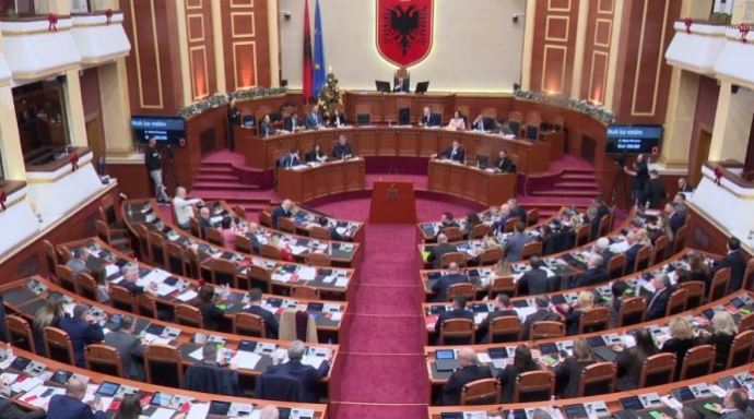 kuvendi-miraton-me-75-vota-pro-“paqen-fiskale”,-rrezohen-amendamentet-e-opozites