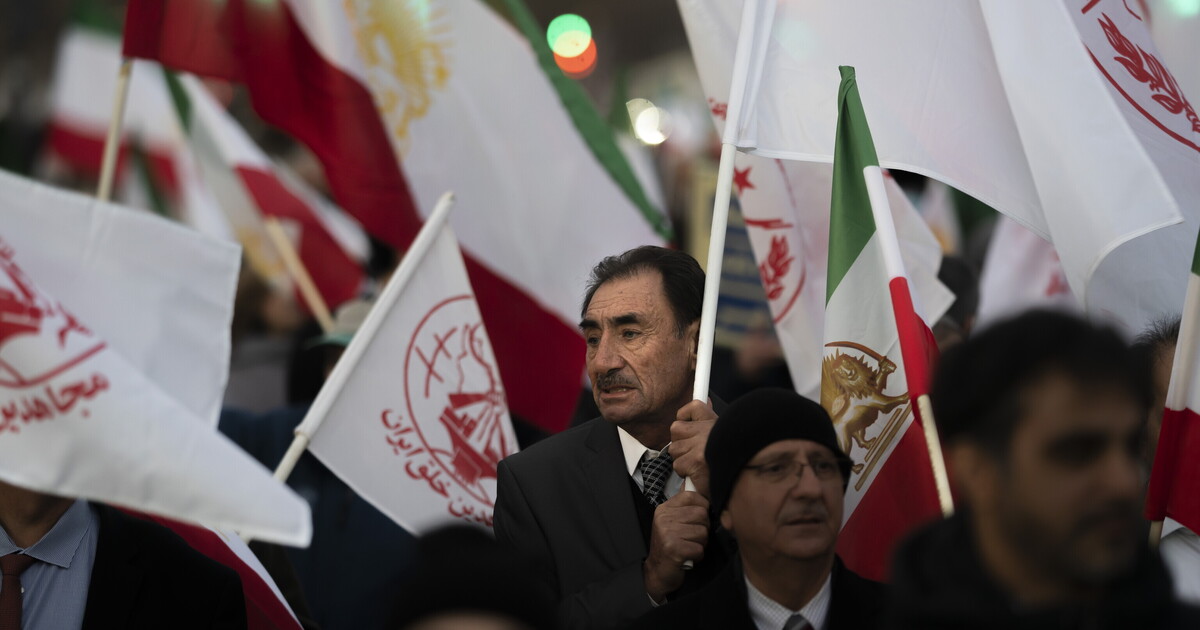 dy-te-vrare-ne-perleshjet-mes-protestuesve-dhe-forcave-te-sigurise-ne-iran