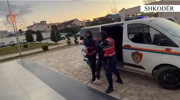 detaje/-vrasja-me-tritol-ne-shkoder,-si-rane-ne-gjurmet-e-policise-4-te-rinjte?-kamerat-kapin-momentin-kur-27-vjecari-vendos-lenden-plasese,-deshmite-kontradiktore-te-te-arrestuarve