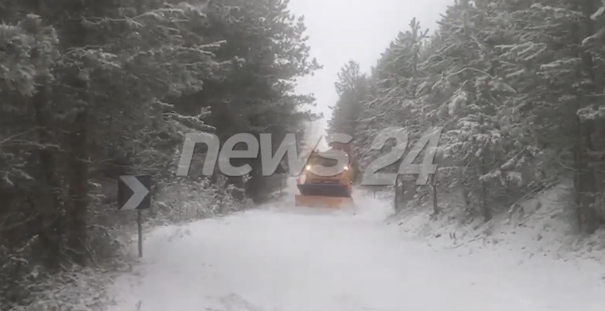 video/-akset-ne-qafe-thore,-vermosh-dhe-theth-perfshihen-nga-reshjet-e-debores,-policia-apel-shofereve:-perdorni-goma-dimerore-e-zinxhire