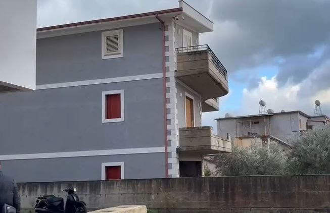 krimi-horror-ne-vlore/-50-vjecari-e-la-gruan-te-pajete-ne-urgjence,-i-dha-fund-jetes-ne-banesen-e-tij!-te-afermit:-ishin-ne-prag-divorci